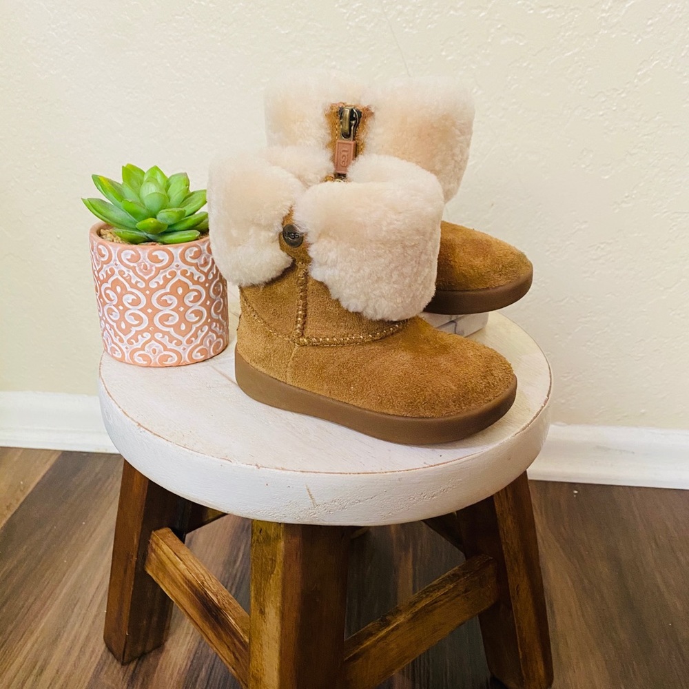 UGG Toddler’s Girl Ramona Classic Short